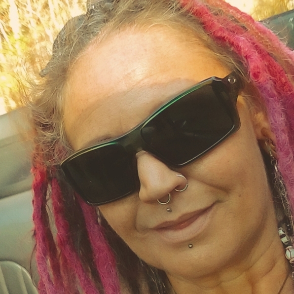 Meet your Posher, Danyala - Picture 1 of 1